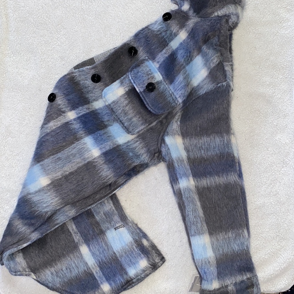 So. Size: X-Small Shacket - Picture 3 of 4